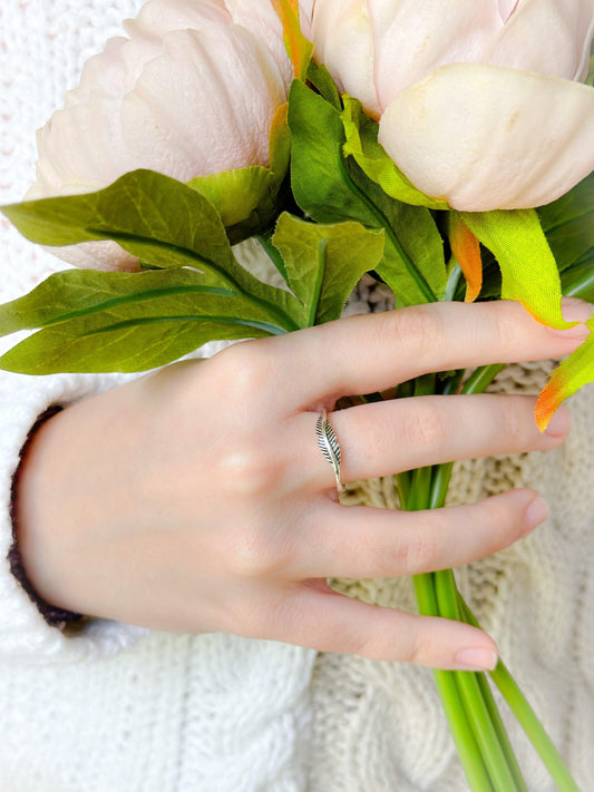 Petite Feather Band Ring