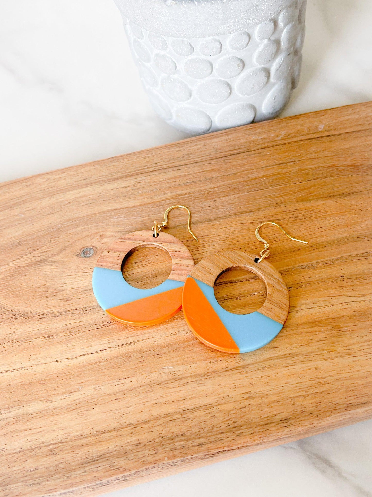Wood and resin modern earrings - Orange and blue hoops