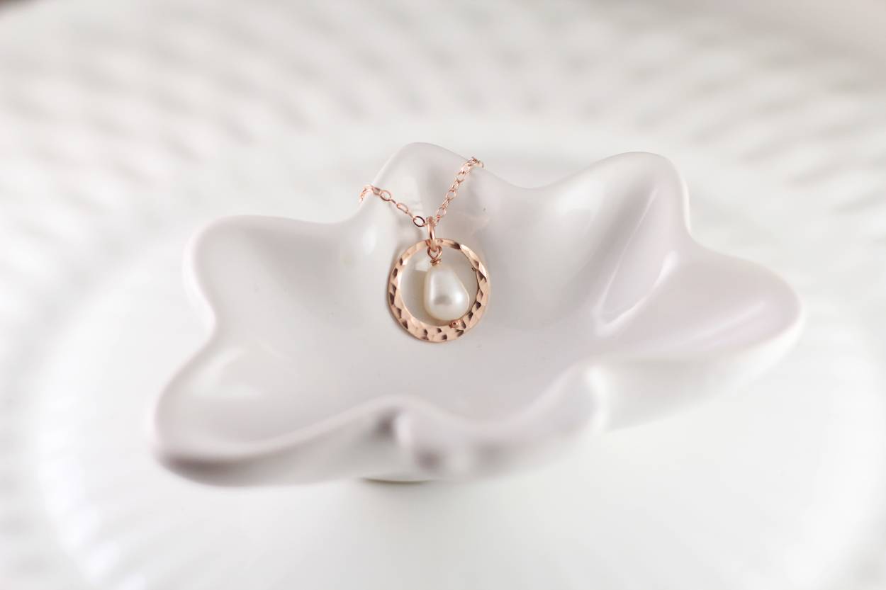 Rose Gold Loop with Pearl Necklace